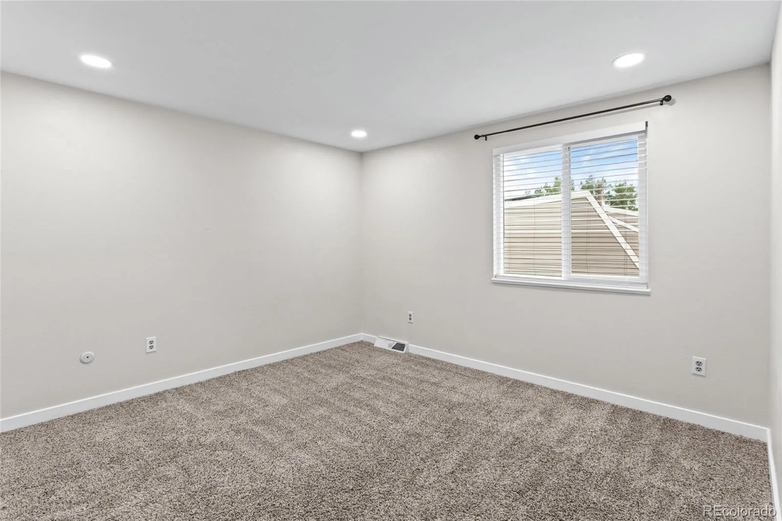 1034 W Peakview Circle Littleton CO 80120 MLS #REC7987657 06252026234243 1600 28