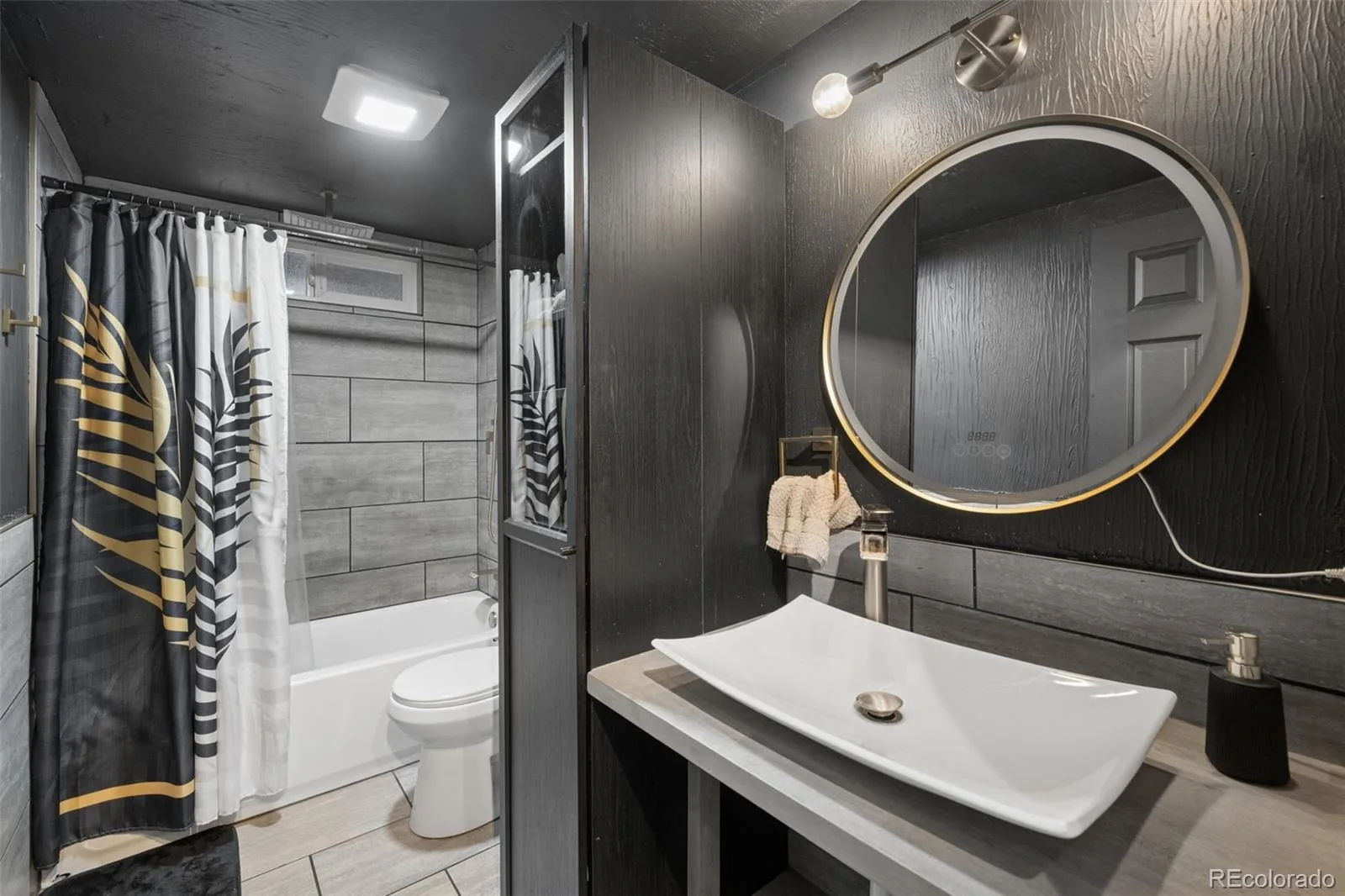 1869 Fraser Court Aurora CO 80011 | MLS #REC7989639 10072026133659 1600 18