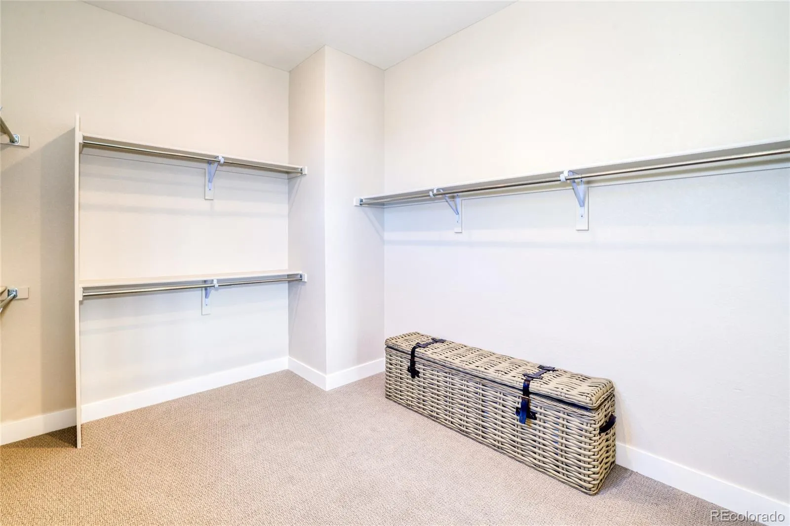 8403 S Winnipeg Court Aurora CO 80016 MLS #REC7994133 04292026153555 1600 21