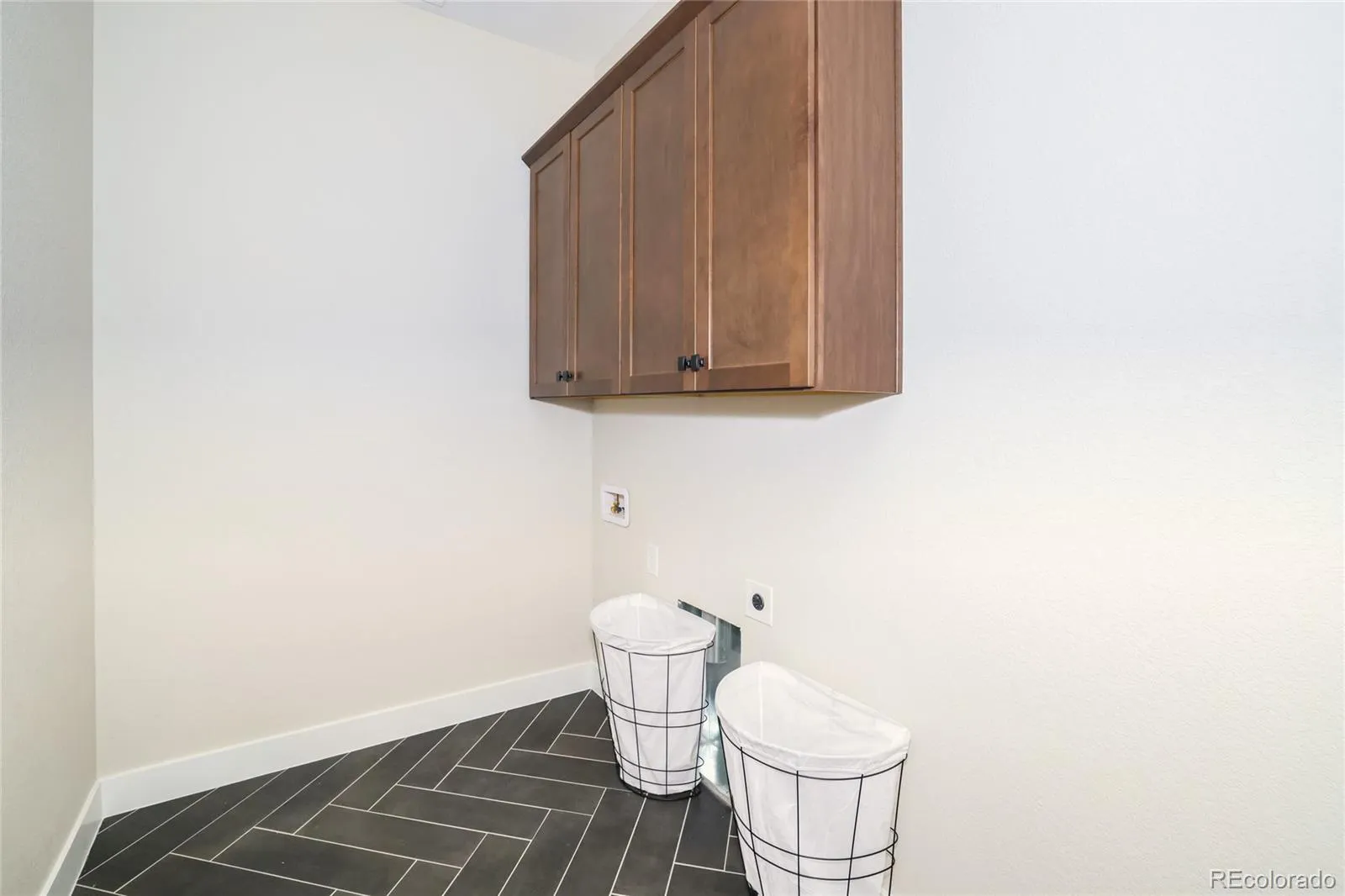 8403 S Winnipeg Court Aurora CO 80016 MLS #REC7994133 04292026153555 1600 22