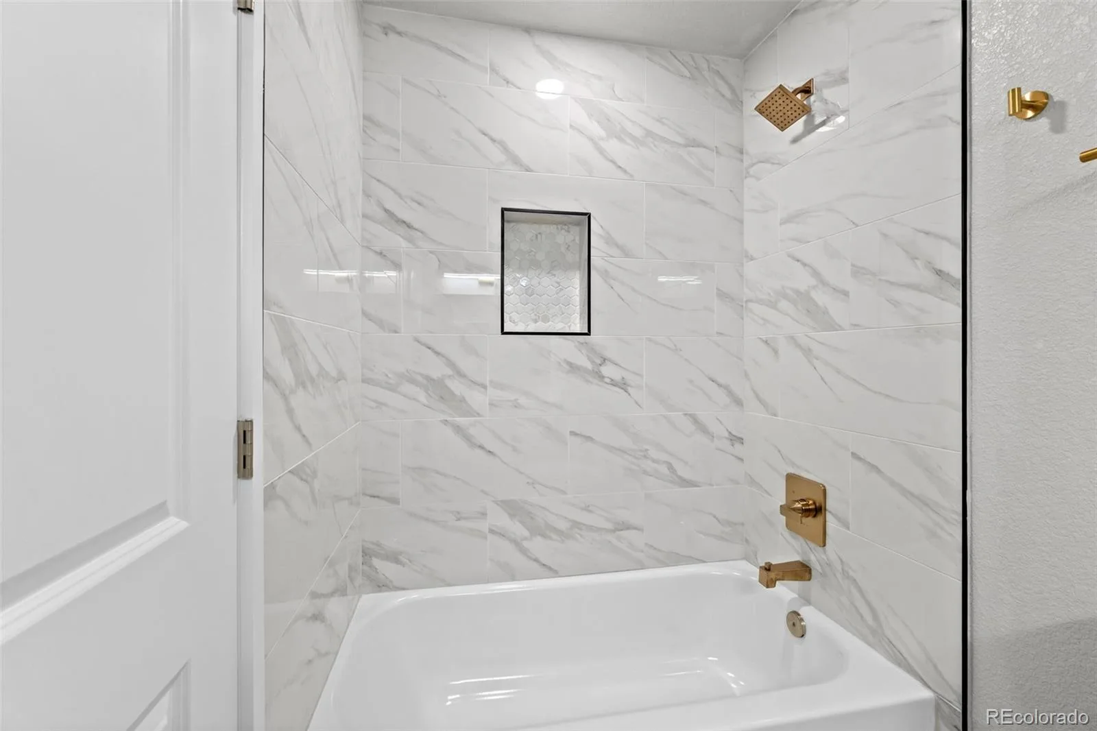 300 S Kendall Street Denver CO 80226 | MLS #REC8003207 09242026181819 1600 22