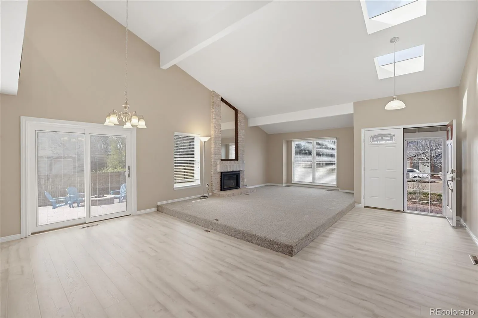 04072026202800 1600 9