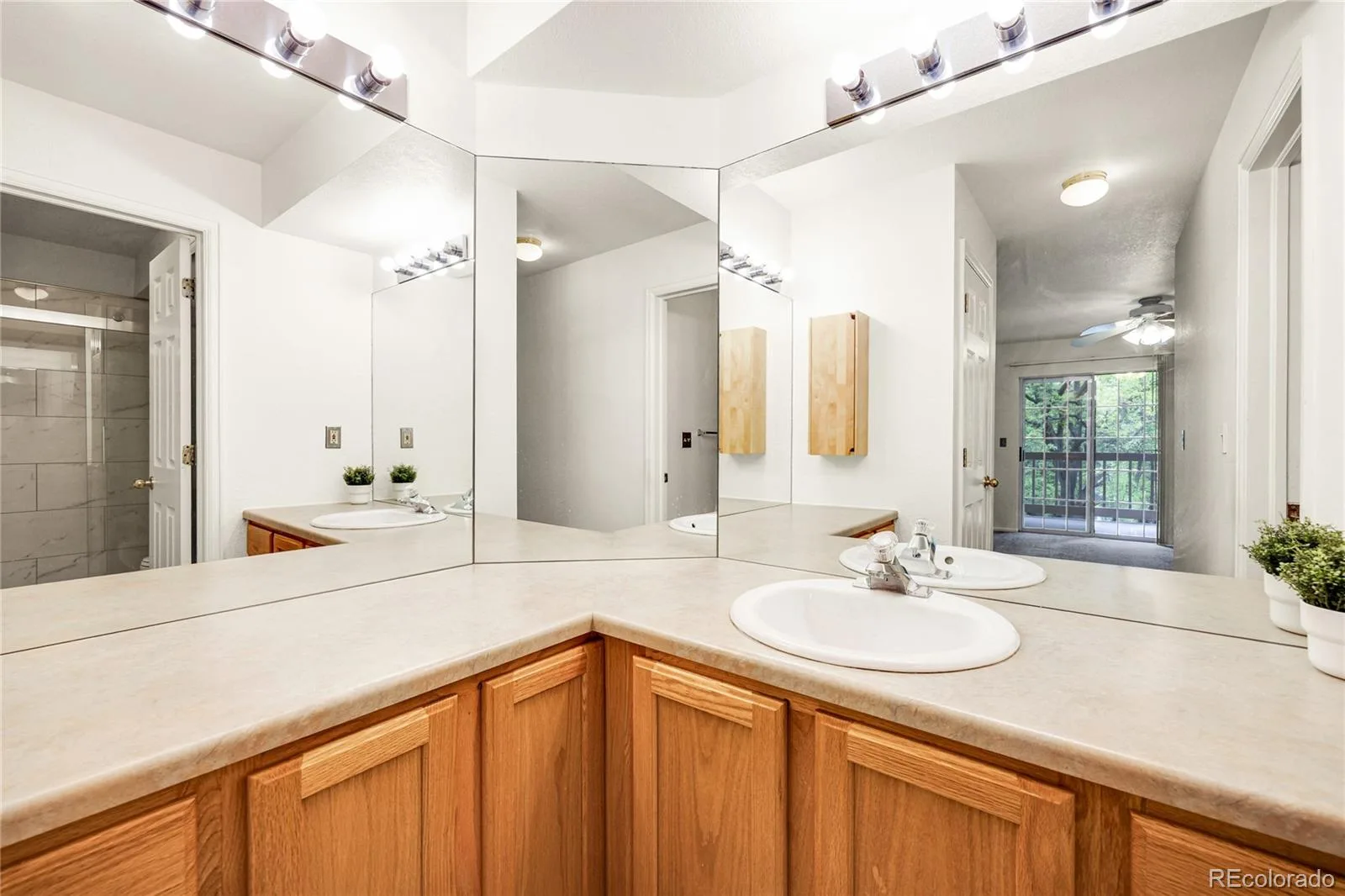 9212 E Arbor Circle #E Englewood CO 80111 MLS #REC8010755 05302026223630 1600 23