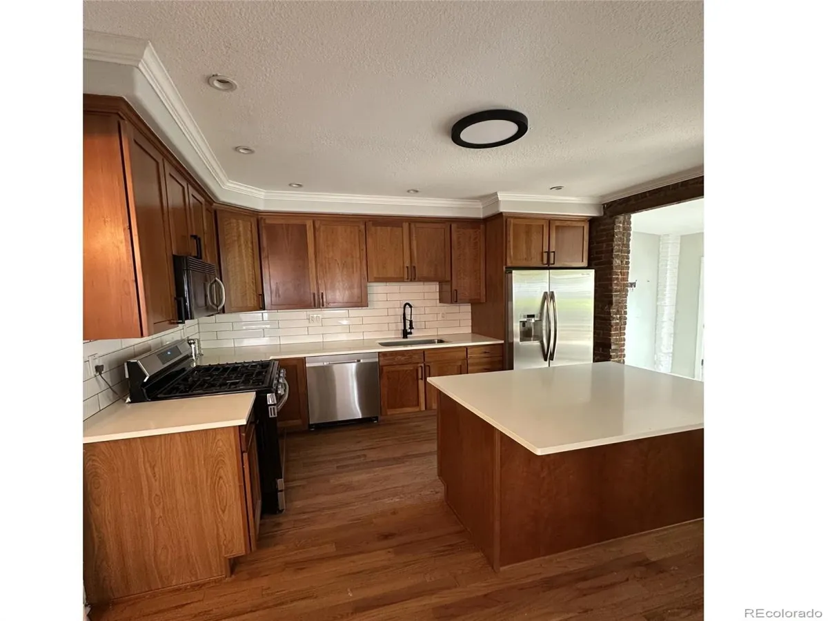 04172026222050 1200 4