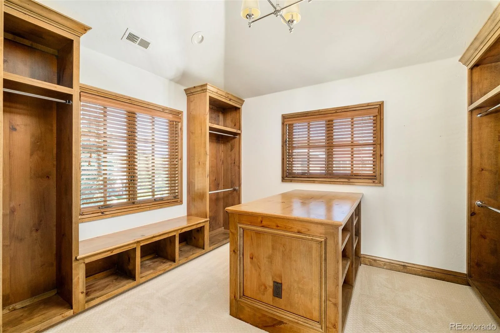 850 S St Paul Street Denver CO 80209 | MLS #REC8016751 09212026191406 1600 39