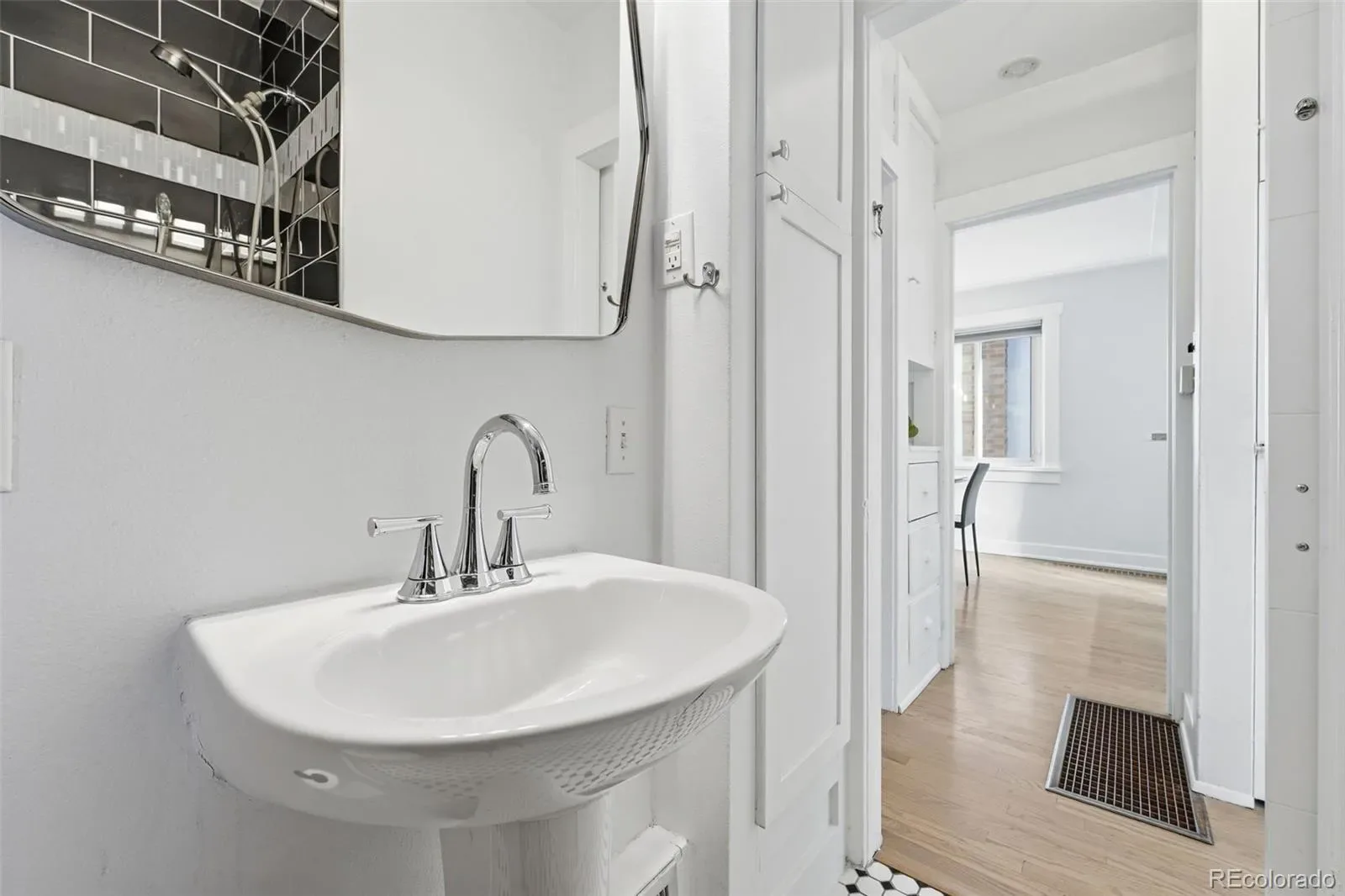 03072026011948 1600 16