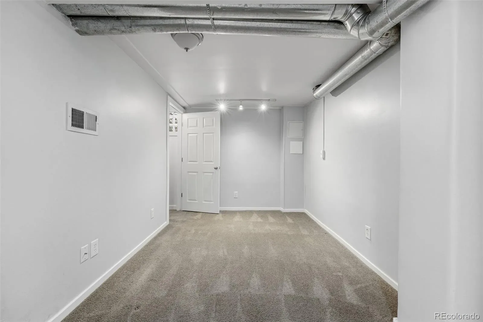 03072026011948 1600 24