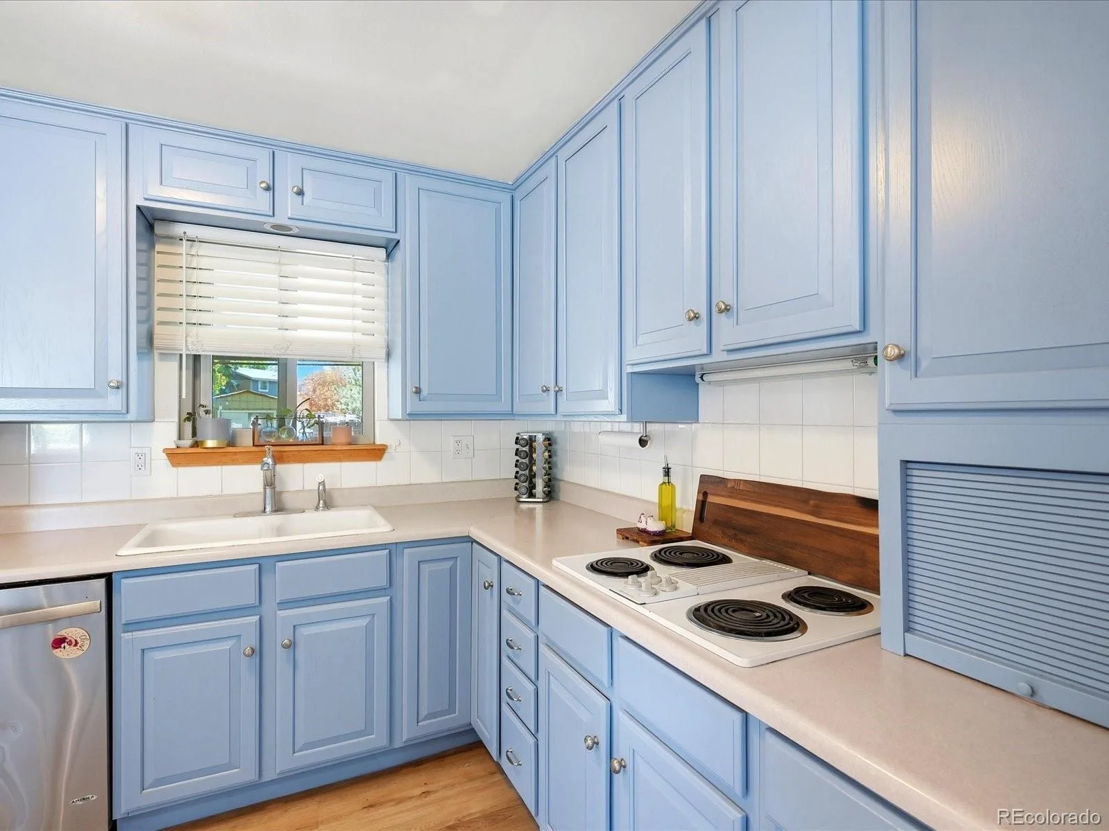 205 Tucson Street Aurora CO 80011 | MLS #REC8025150 09262026025602 1600 11