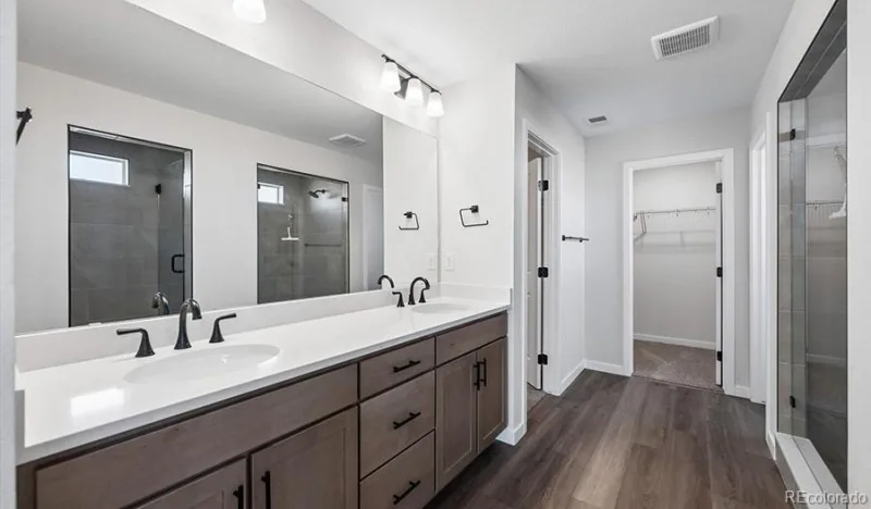 2131 S Irvington Street Aurora CO 80018 | MLS #REC8025949 08252026174555 800 17