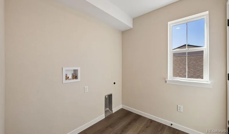2131 S Irvington Street Aurora CO 80018 | MLS #REC8025949 08252026174555 800 22
