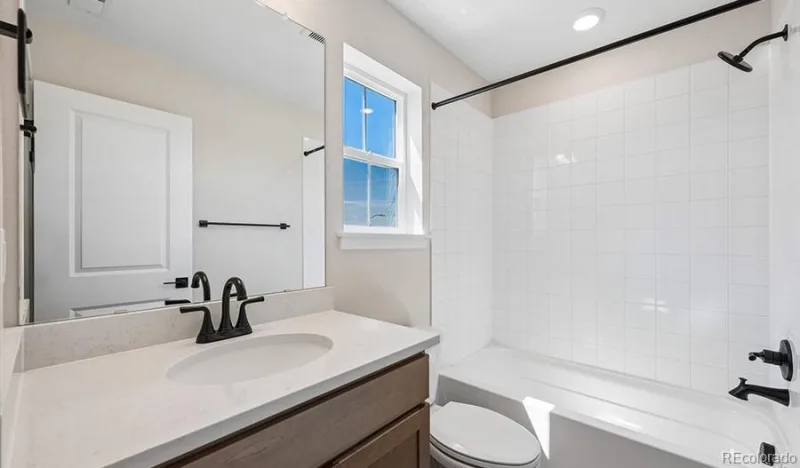 2131 S Irvington Street Aurora CO 80018 | MLS #REC8025949 08252026174555 800 24