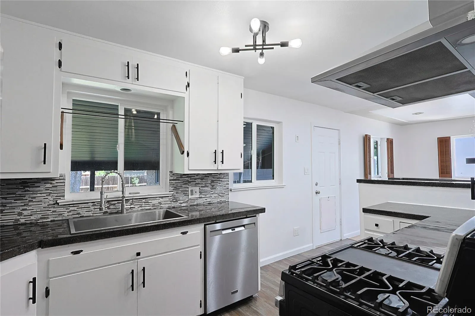 5740 S Fox Street Littleton CO 80120 | MLS #REC8034053 07242026205426 1600 2