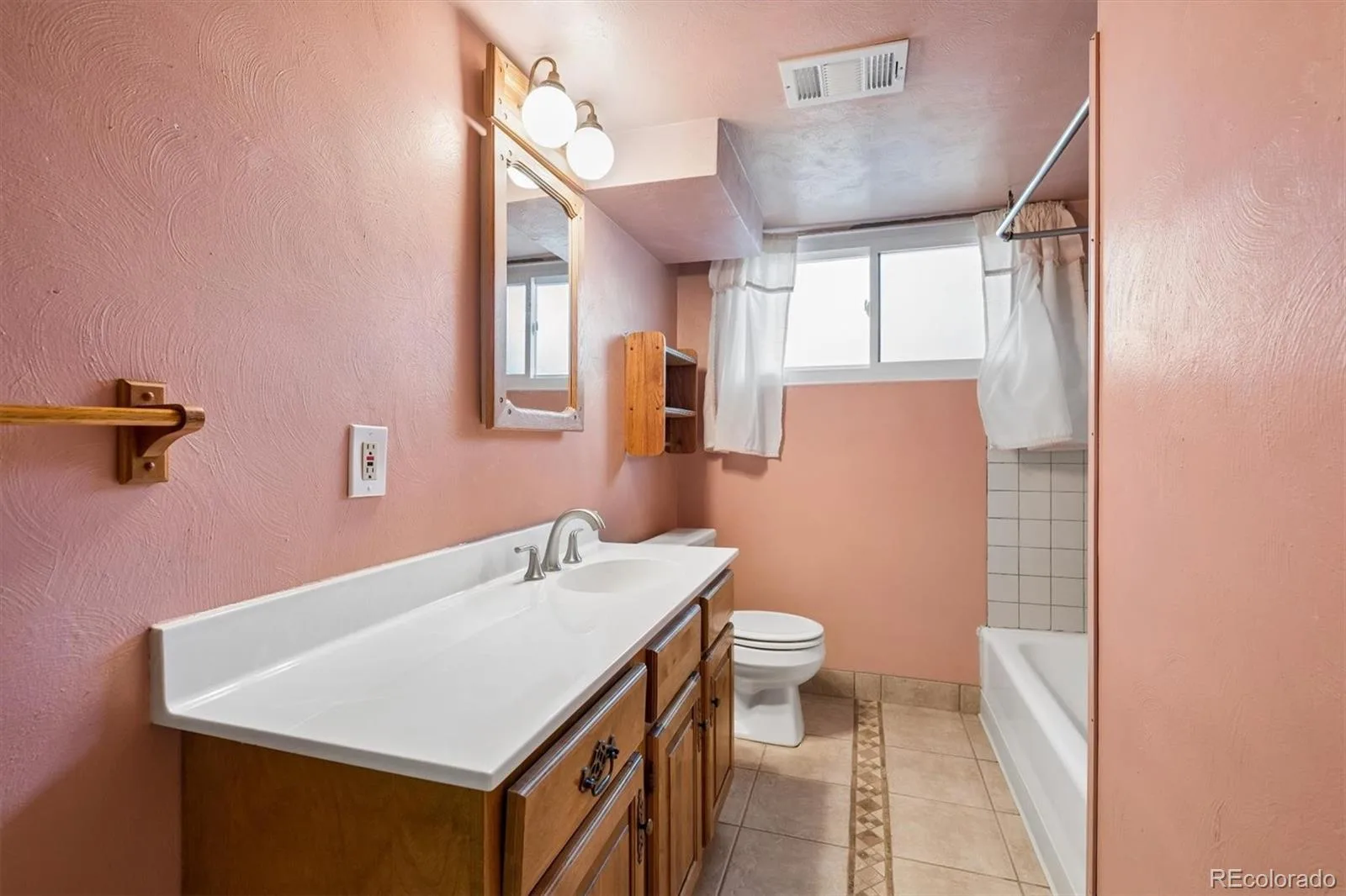 1662 W Lake Place Littleton CO 80120 | MLS #REC8036274 08202026164434 1600 18