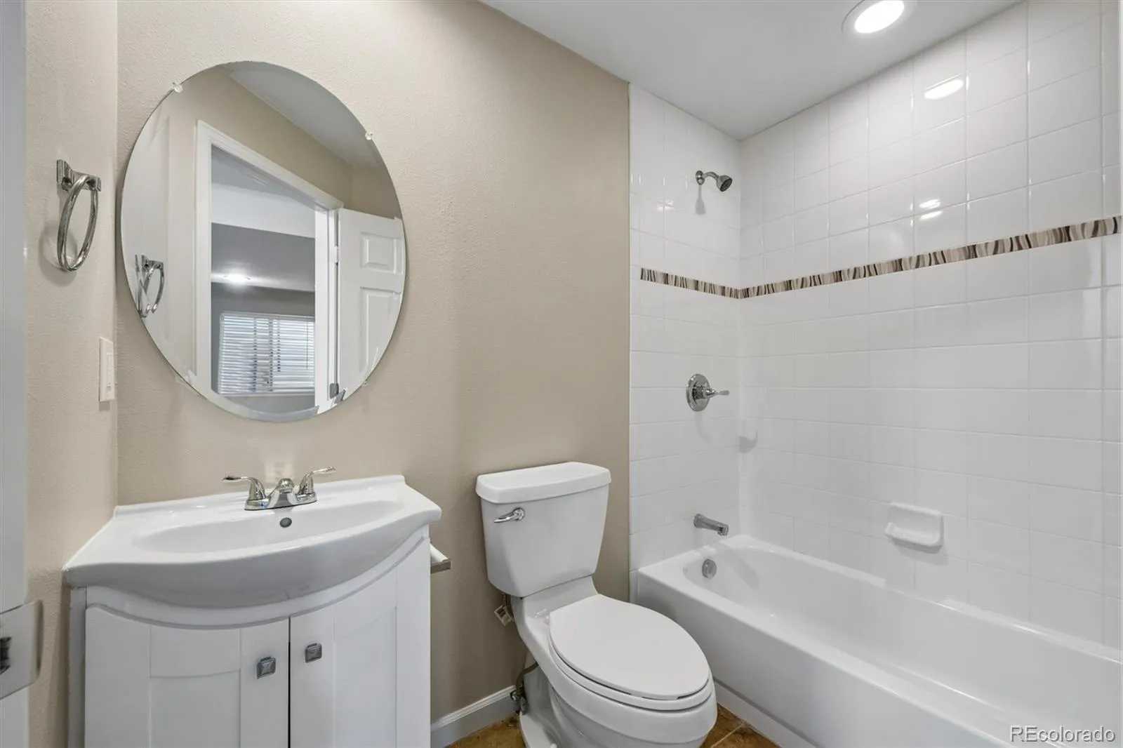 20431 E Union Circle Aurora CO 80015 MLS #REC8036914 05132026225307 1600 21