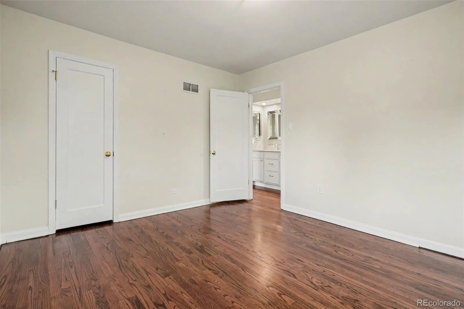 1201 S Clayton Street Denver CO 80210 MLS #REC8037603 05072026190557 1600 18