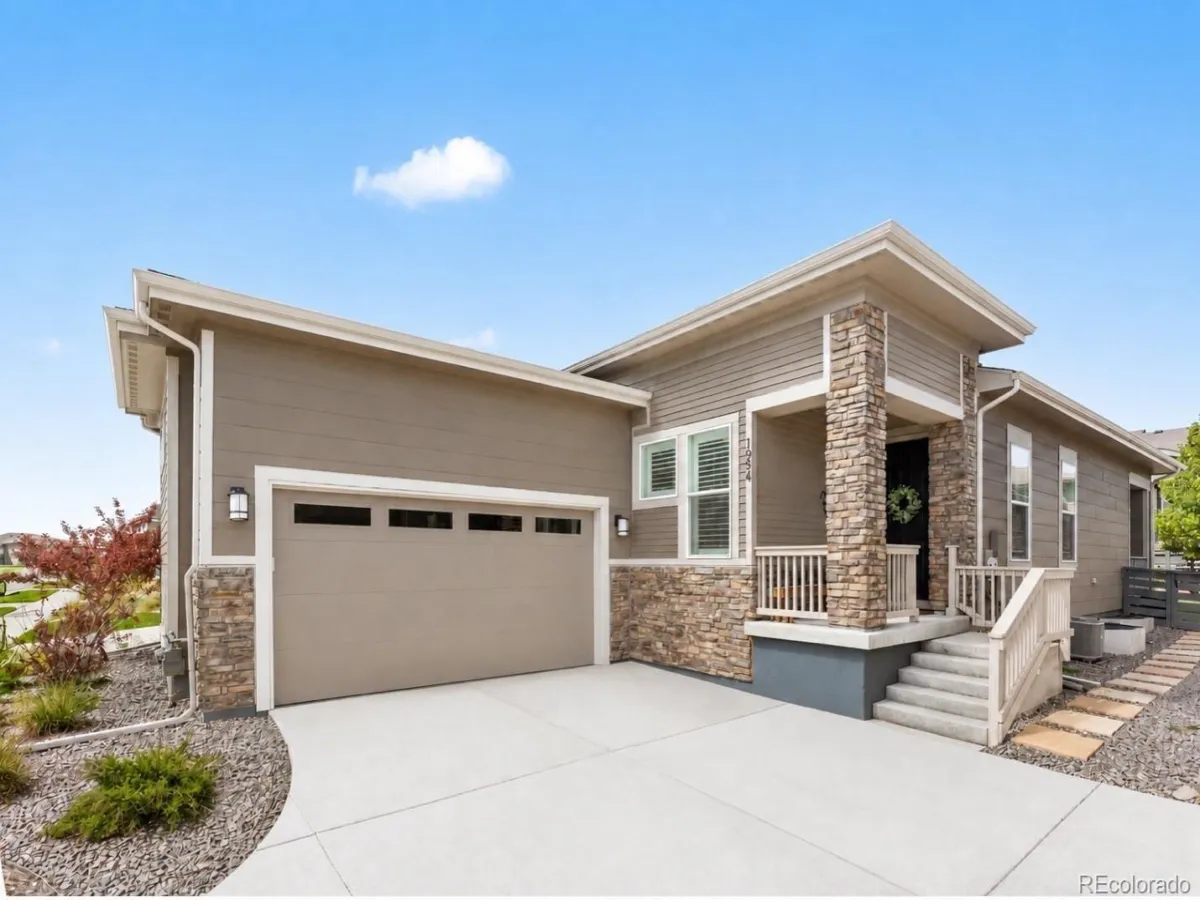 1954 Canyonpoint Lane Castle Pines CO 80108 MLS #REC8037743 05192026011550 1200 44