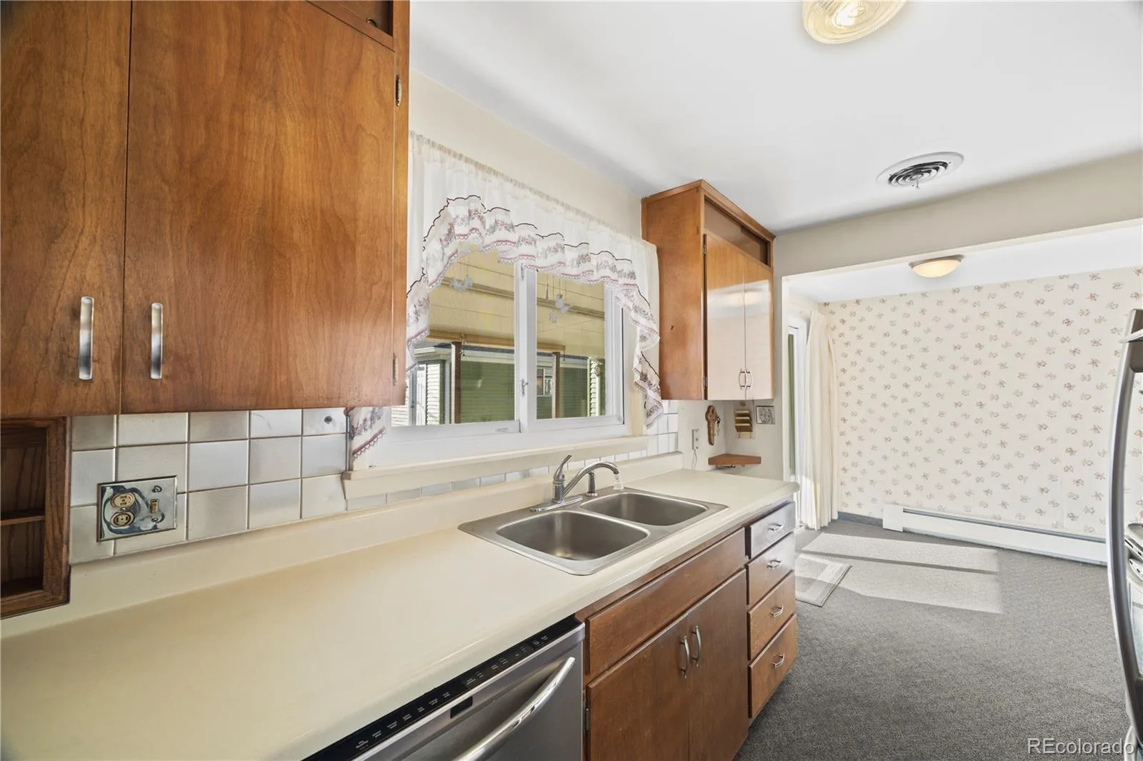 1043 Geneva Street Aurora CO 80010 | MLS #REC8037881 10072026185027 1600 12
