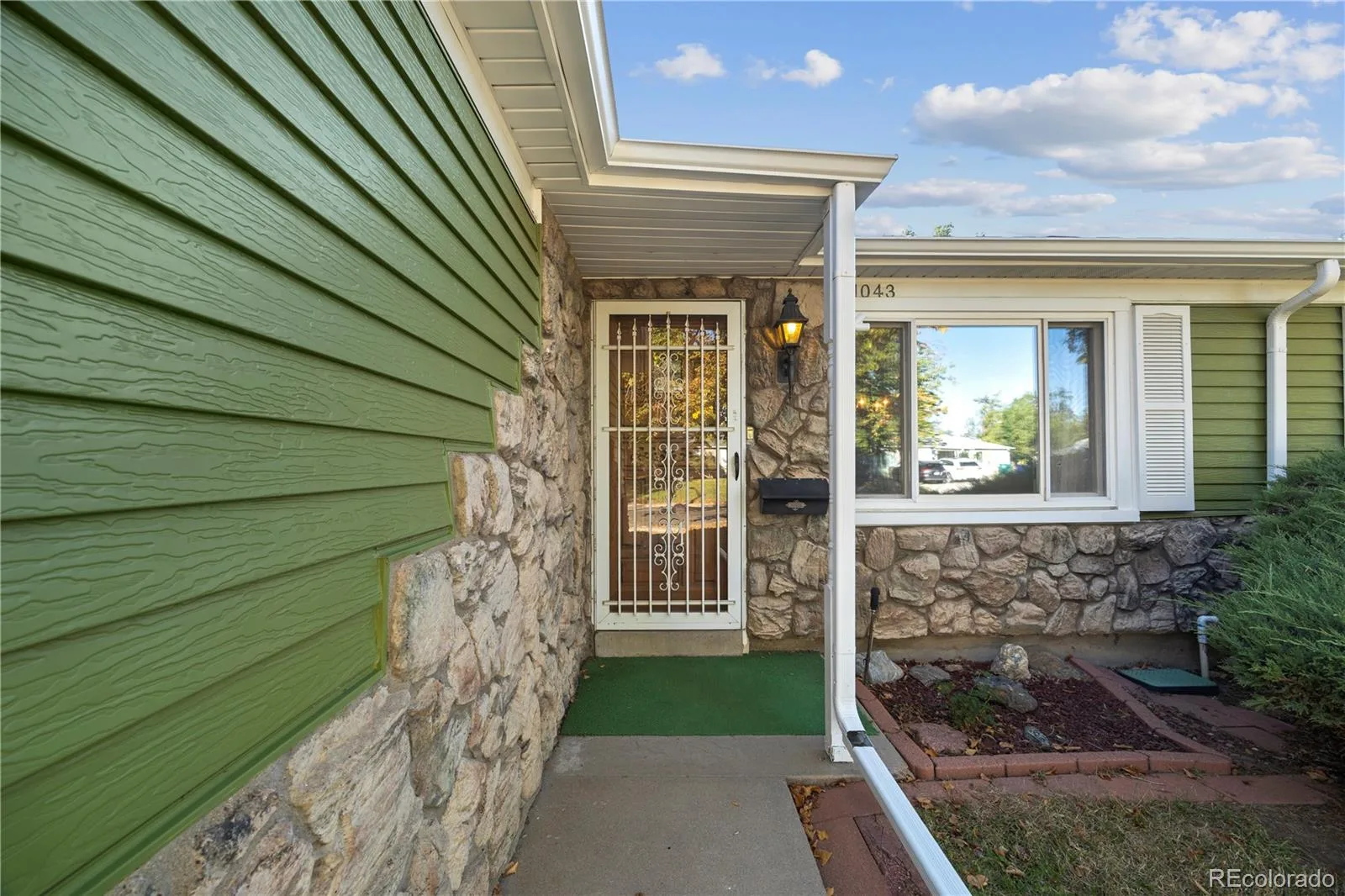 1043 Geneva Street Aurora CO 80010 | MLS #REC8037881 10072026185027 1600 36