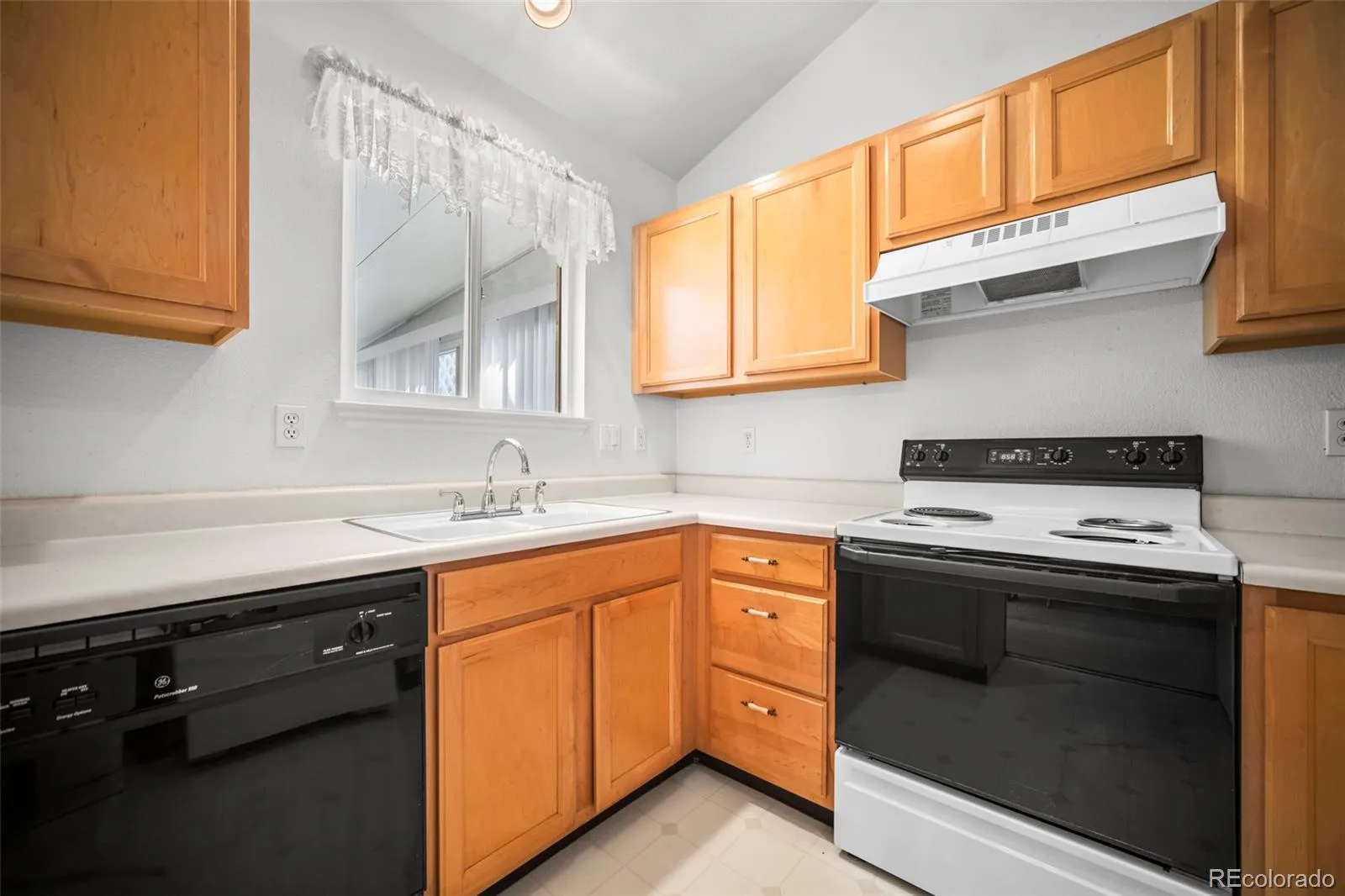 2871 Elaine Drive Broomfield CO 80020 MLS #REC8038642 05282026024431 1600 4