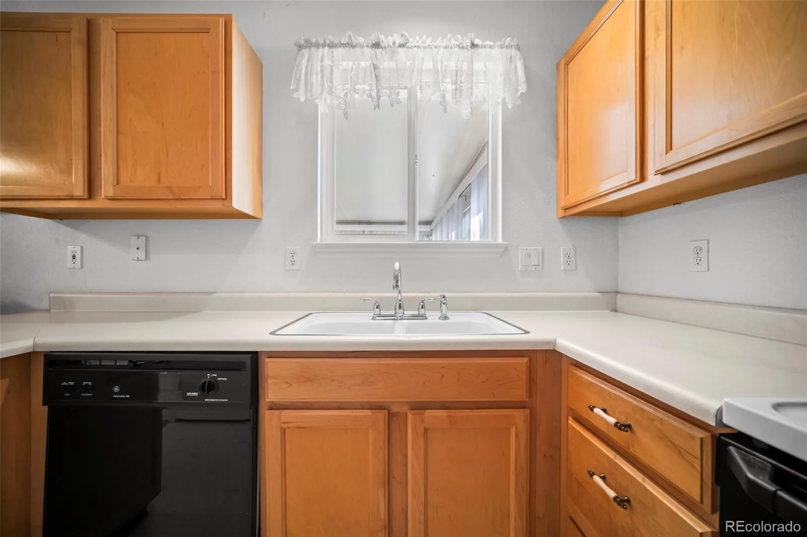 2871 Elaine Drive Broomfield CO 80020 MLS #REC8038642 05282026024431 1600 6