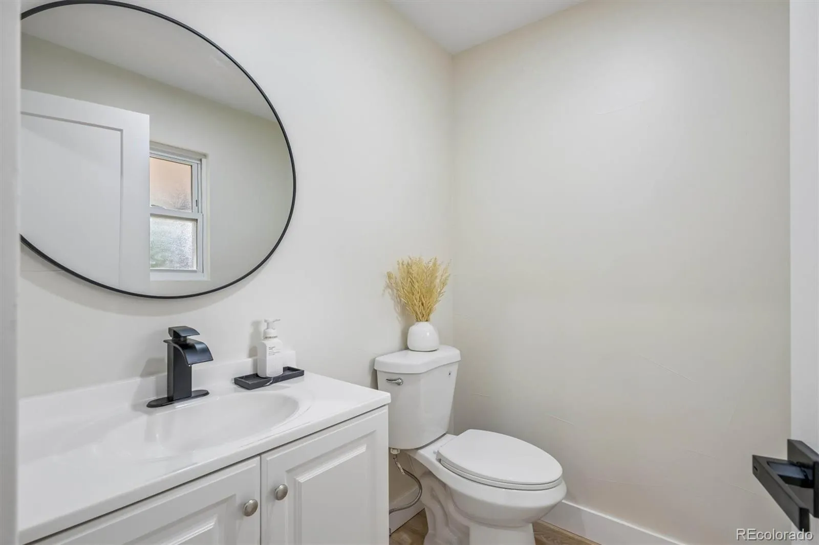 1972 S Wolcott Court Denver CO 80219 MLS #REC8041522 05132026210753 1600 14