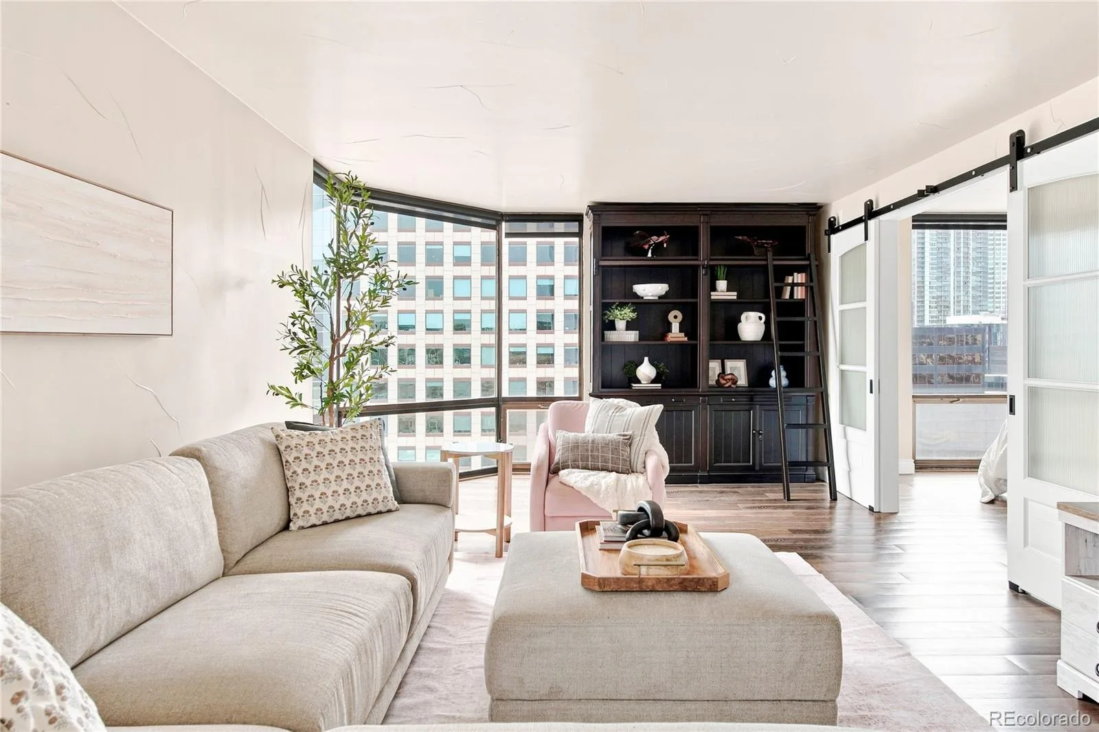1625 Larimer Street #1705 Denver CO 80202 | MLS #REC8043886 08212026184939 1600 2