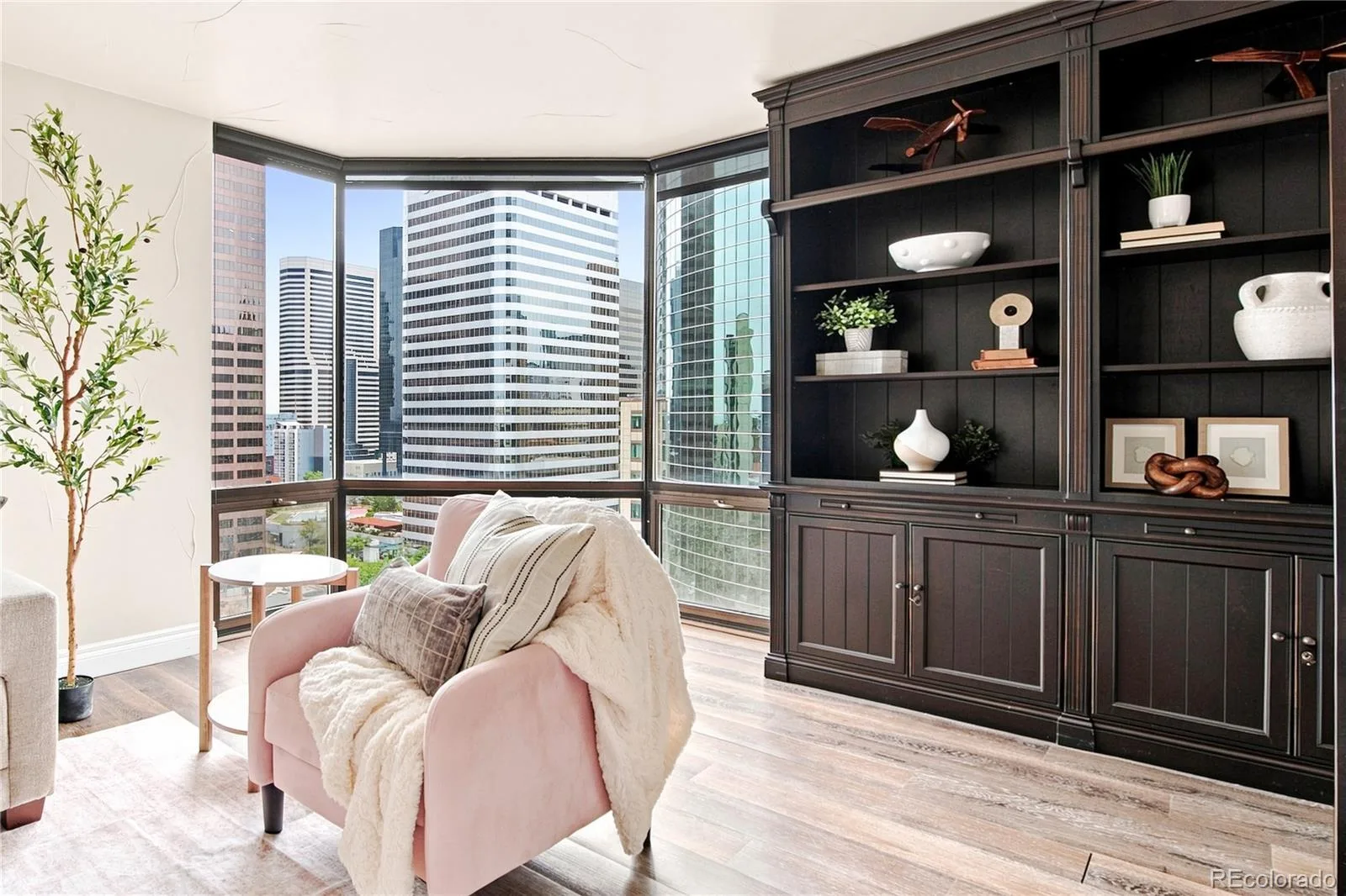 1625 Larimer Street #1705 Denver CO 80202 | MLS #REC8043886 08212026184939 1600 3