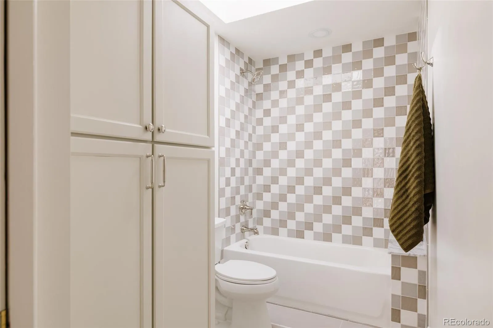 04102026130237 1600 32