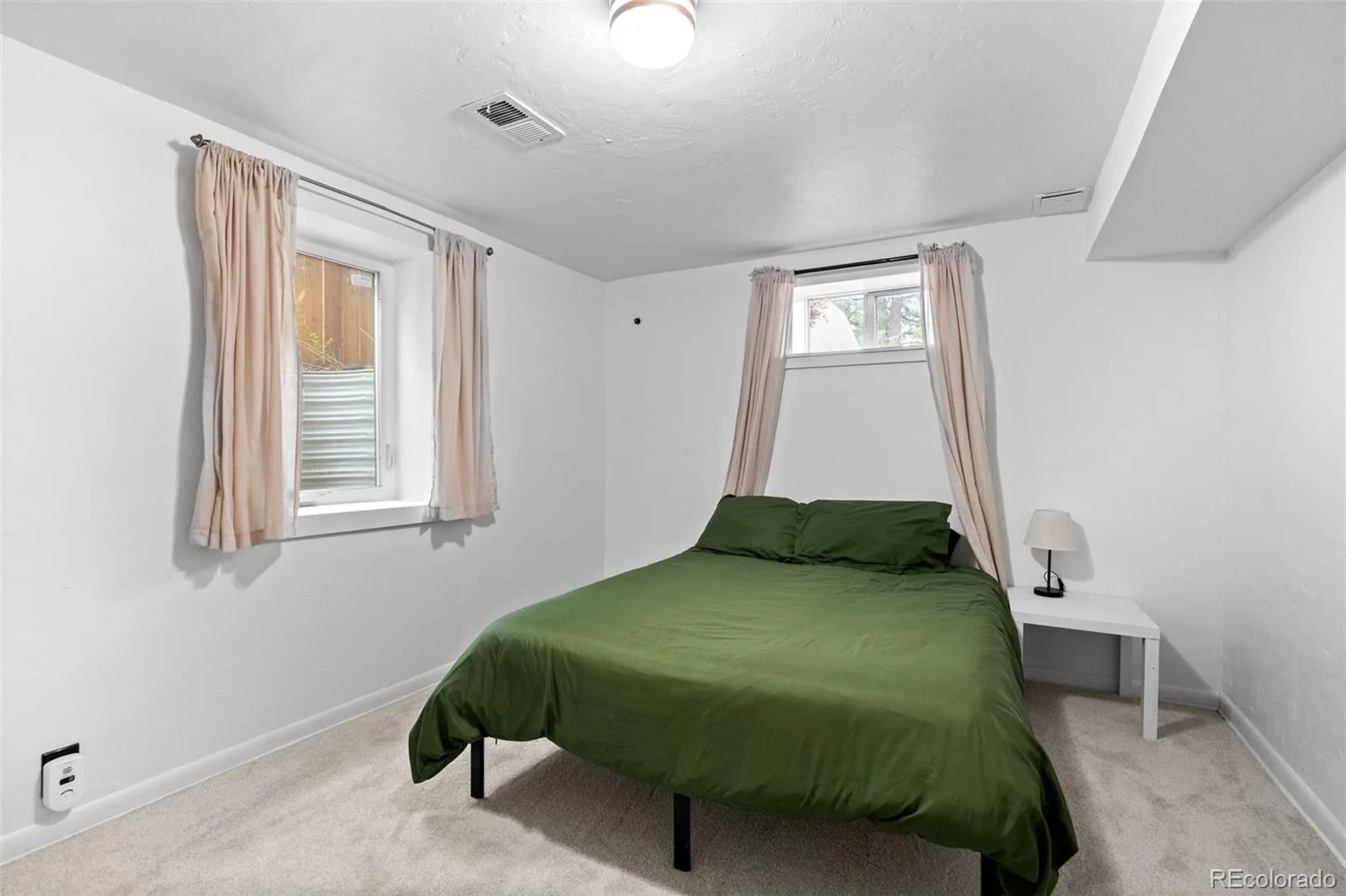 576 S Grant Street Denver CO 80209 MLS #REC8051611 05292026181801 1600 32