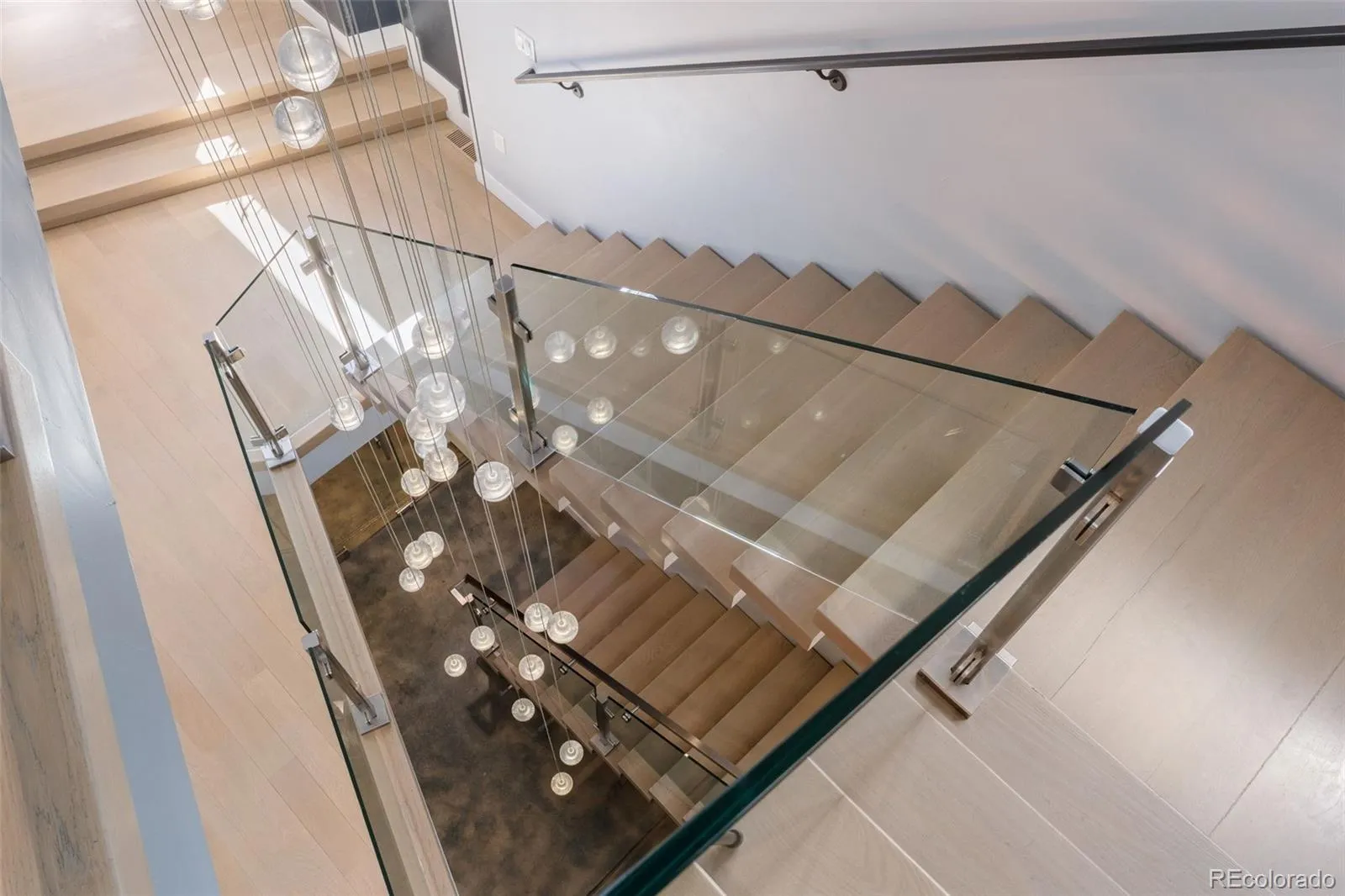 04162026143747 1600 32