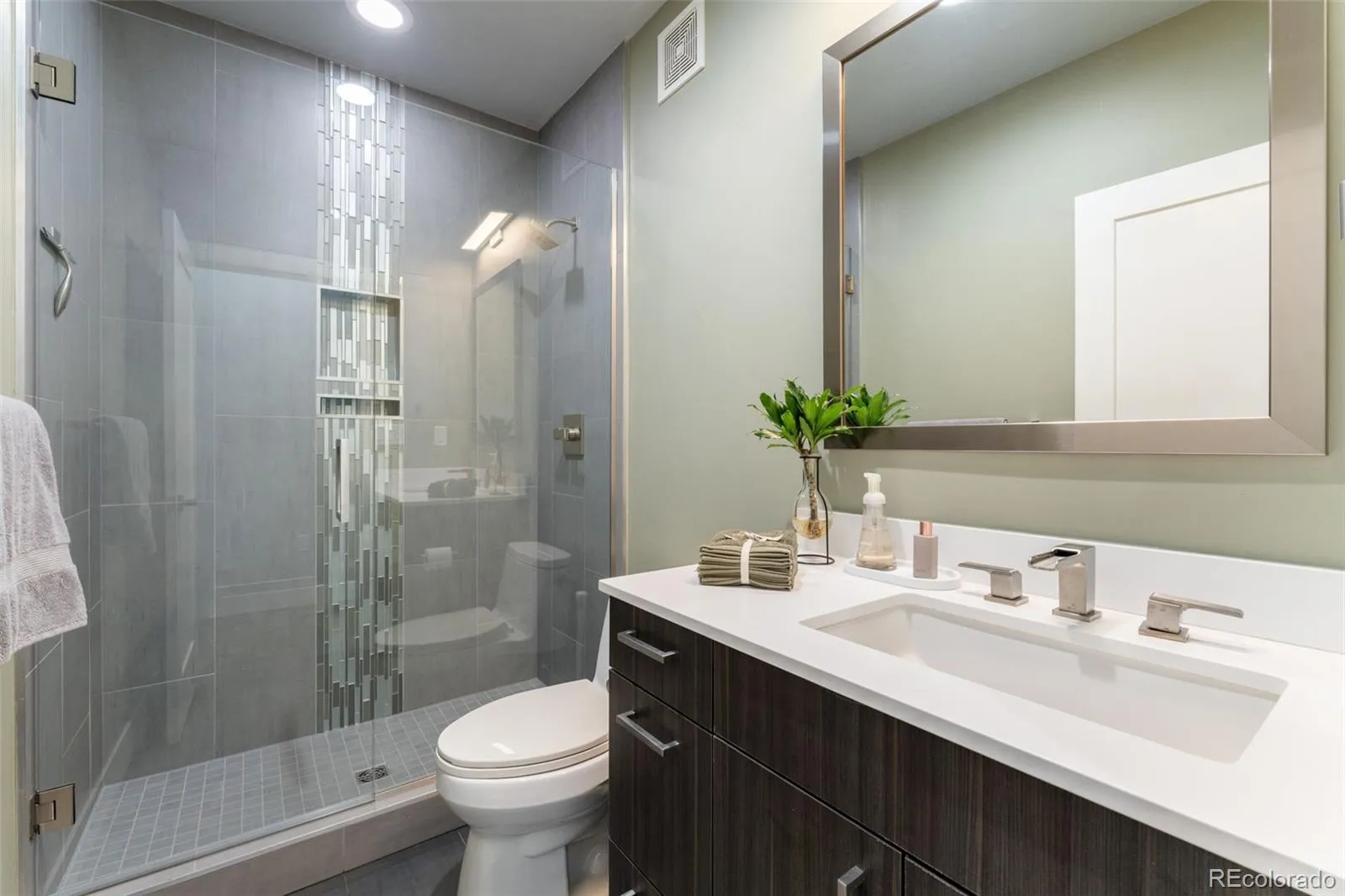 04162026143747 1600 37