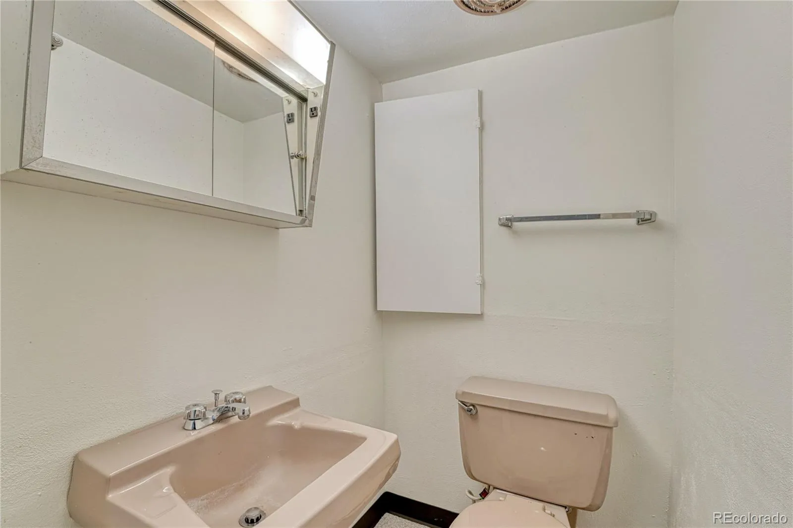 408 Scranton Street Aurora CO 80011 MLS #REC8053442 05232026095917 1600 26