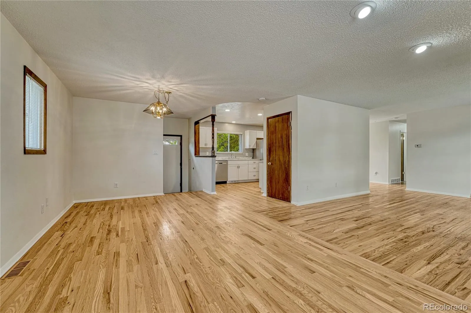 408 Scranton Street Aurora CO 80011 MLS #REC8053442 05232026095917 1600 4