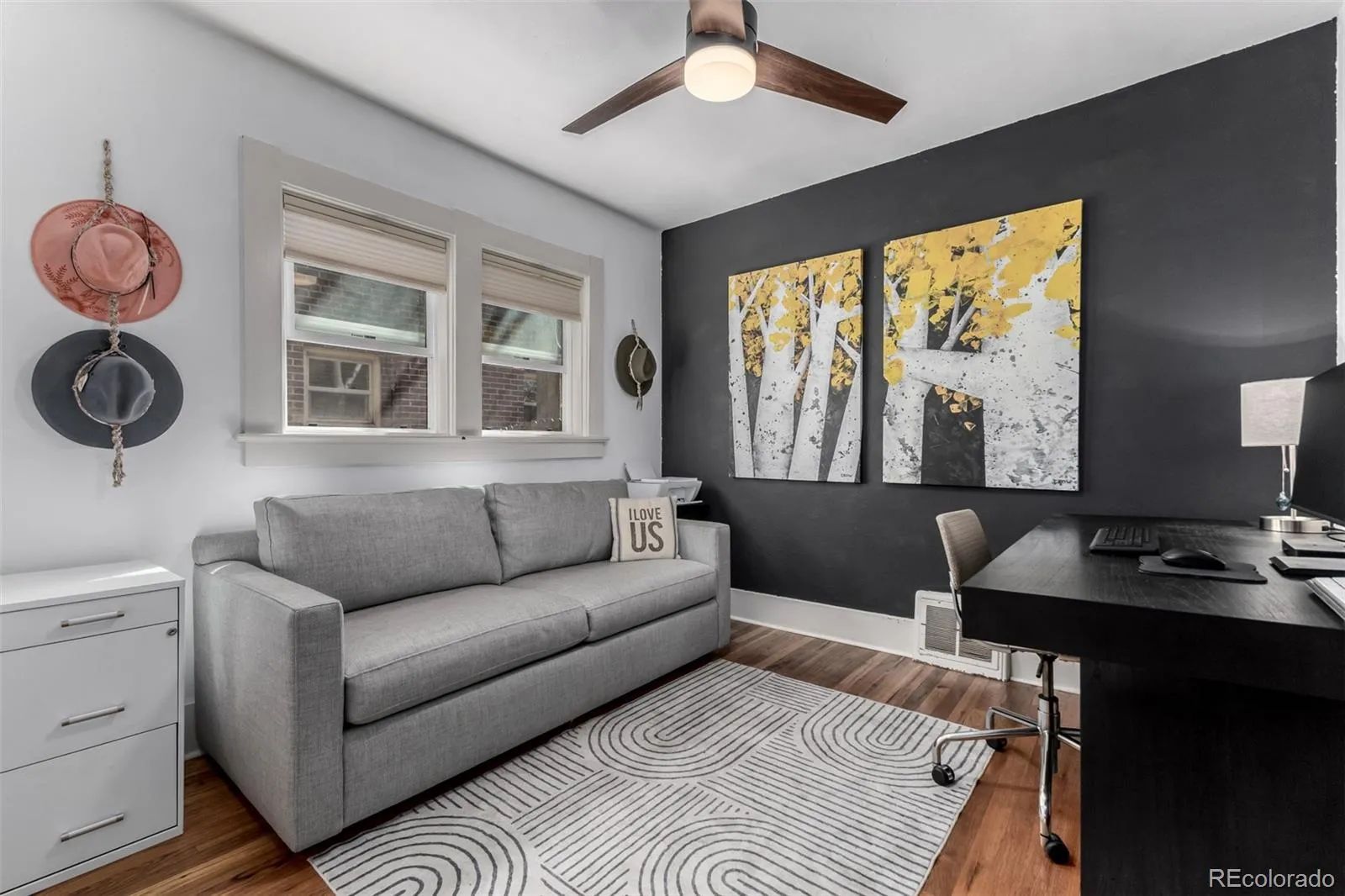 04092026002556 1600 11