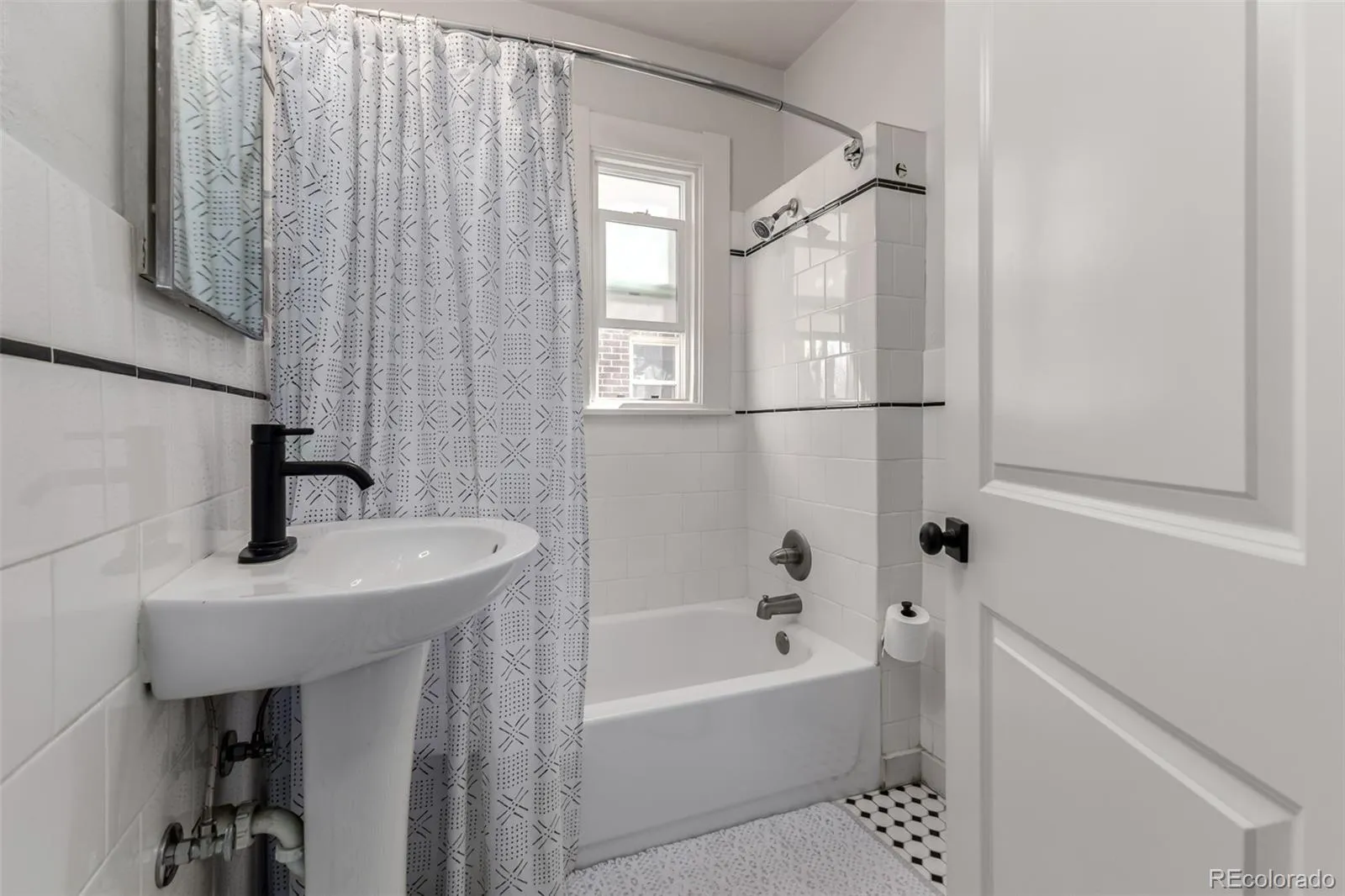 04092026002556 1600 12