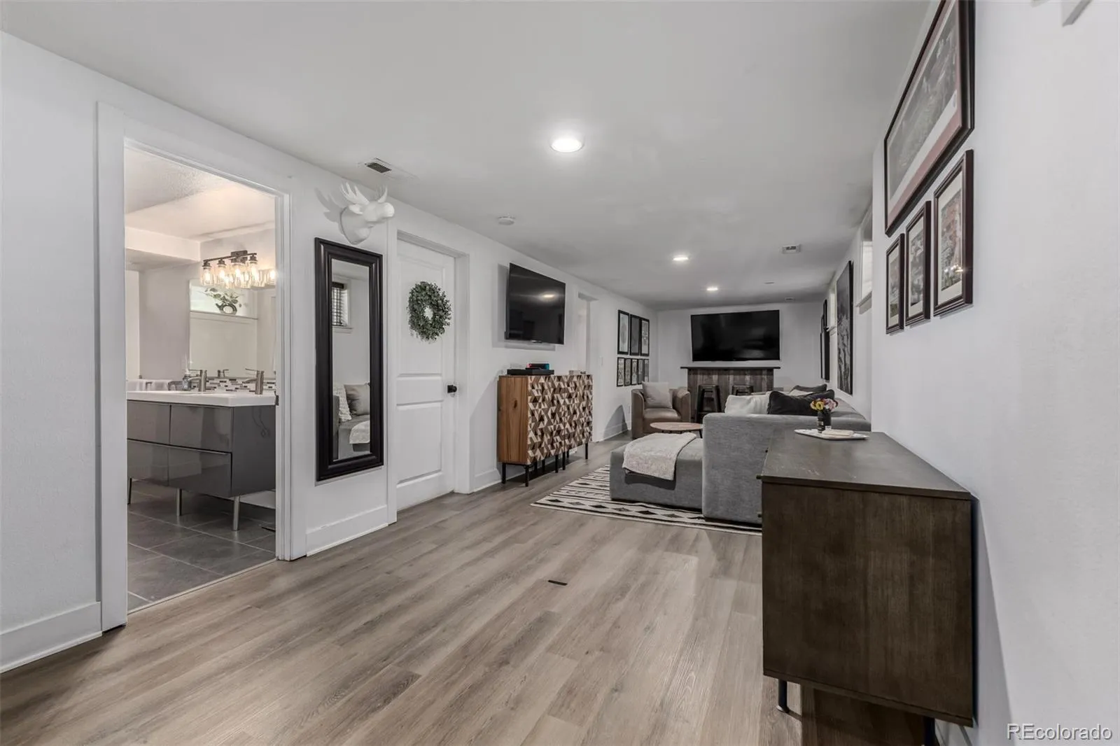 04092026002556 1600 14