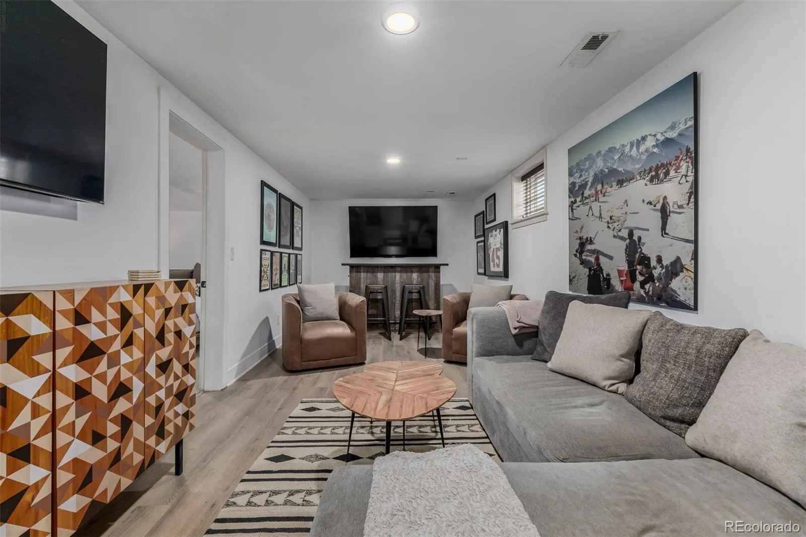 04092026002556 1600 15