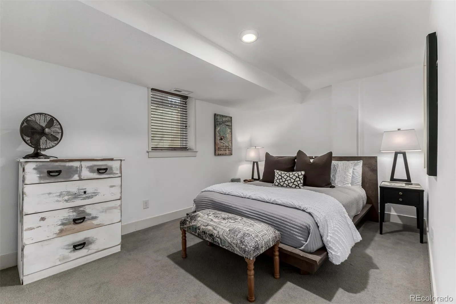 04092026002556 1600 17