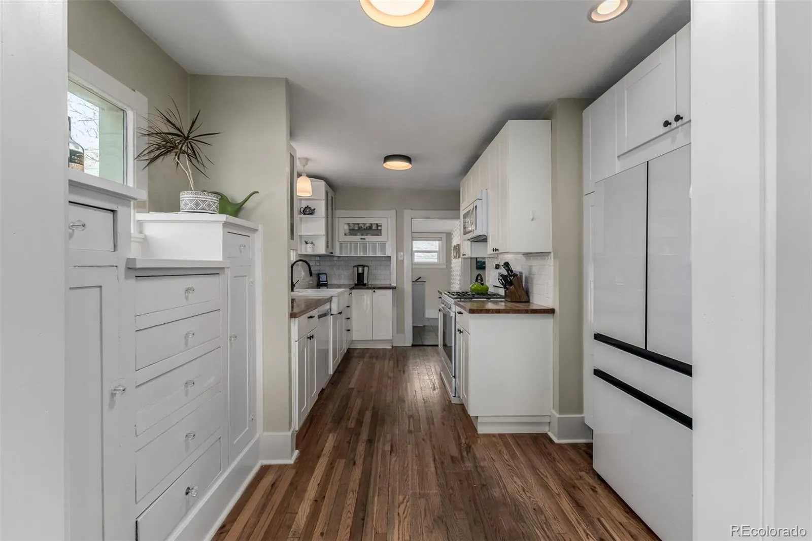 04092026002556 1600 7