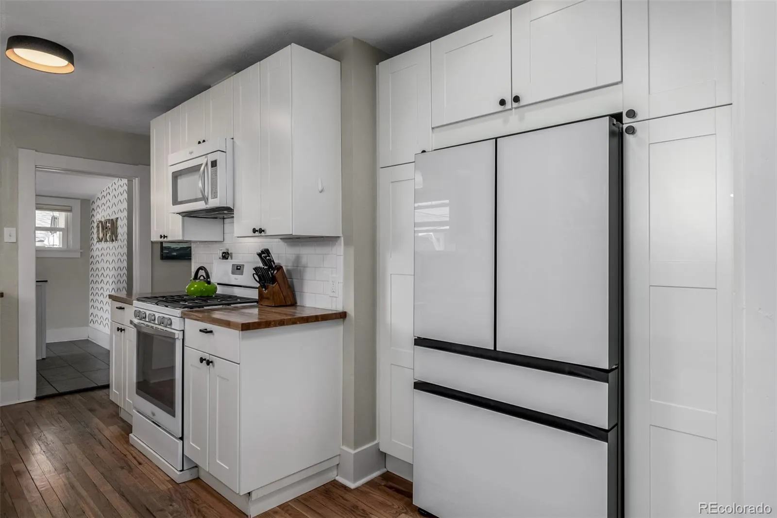 04092026002556 1600 8