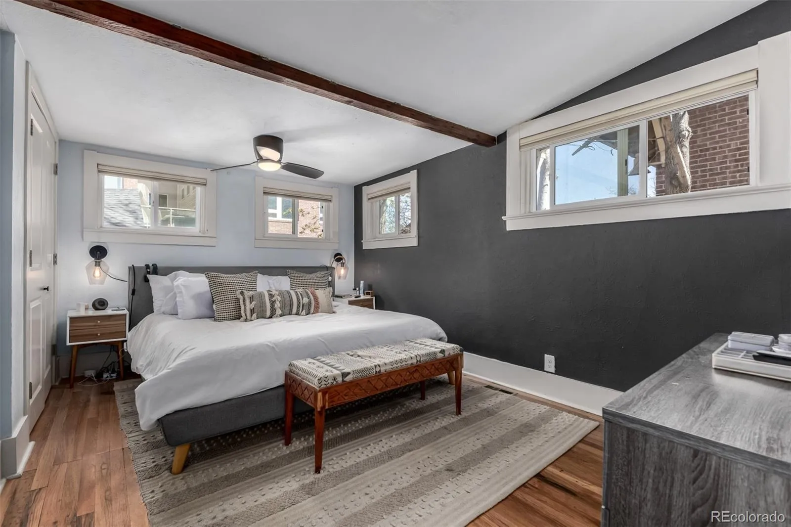 04092026002556 1600 9