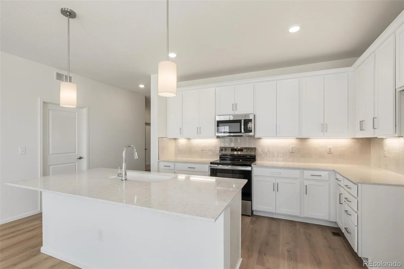 1730 S Gold Bug Way Aurora CO 80018 | MLS #REC8061315 06242026235235 1600 12