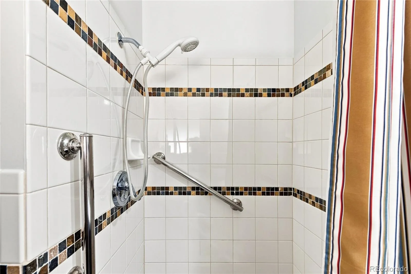 8035 E Jefferson Place Denver CO 80237 | MLS #REC8070125 08202026204547 1600 22