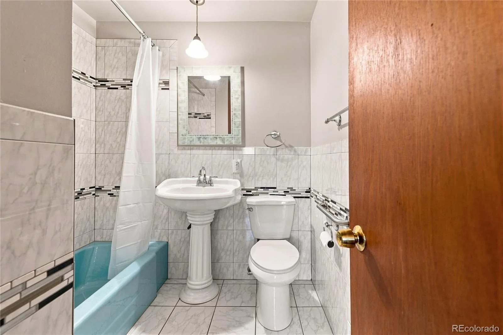 8035 E Jefferson Place Denver CO 80237 | MLS #REC8070125 08202026204547 1600 25