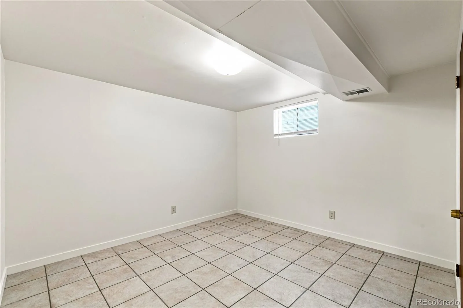 8035 E Jefferson Place Denver CO 80237 | MLS #REC8070125 08202026204547 1600 32