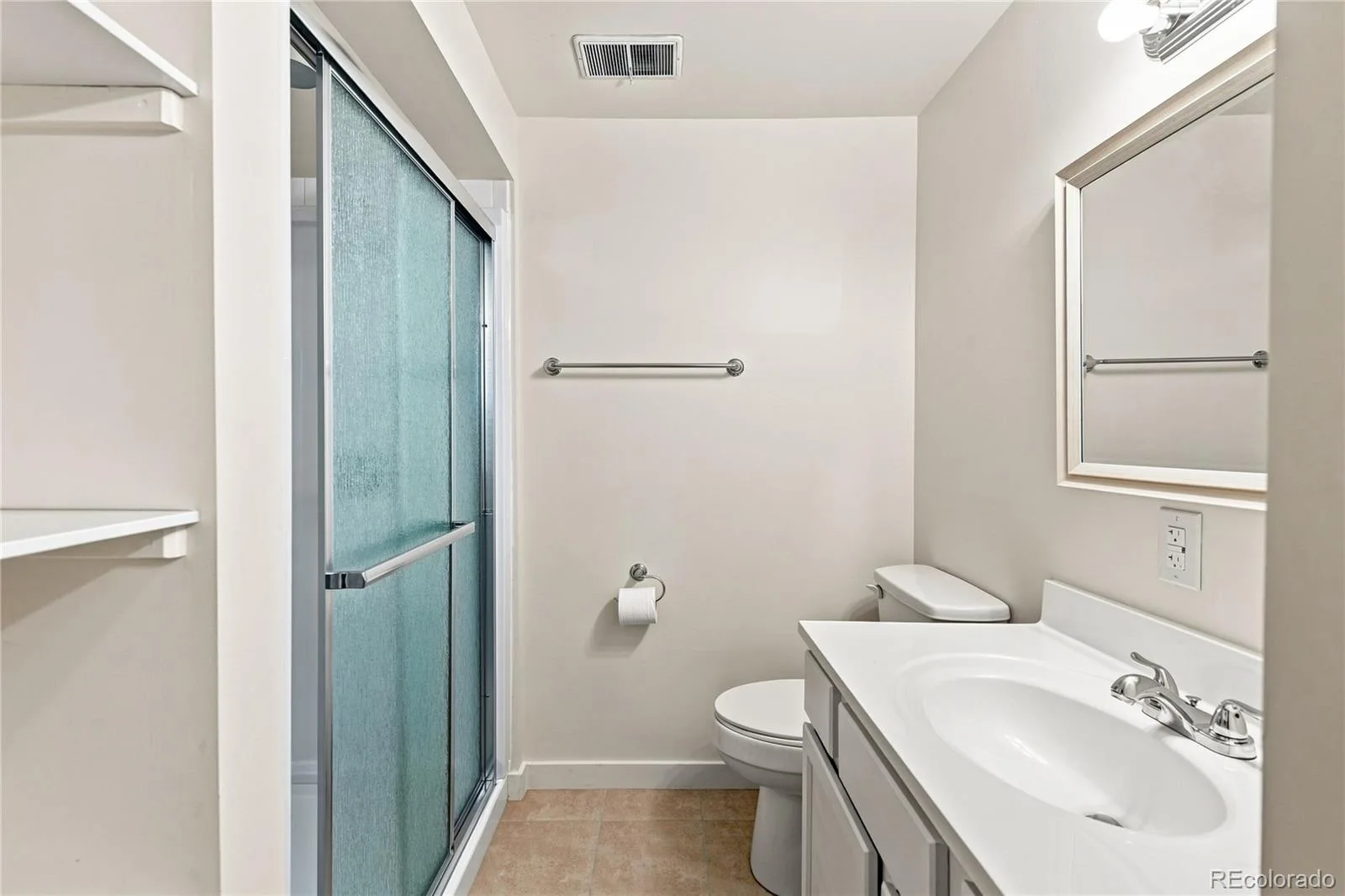 8035 E Jefferson Place Denver CO 80237 | MLS #REC8070125 08202026204547 1600 33
