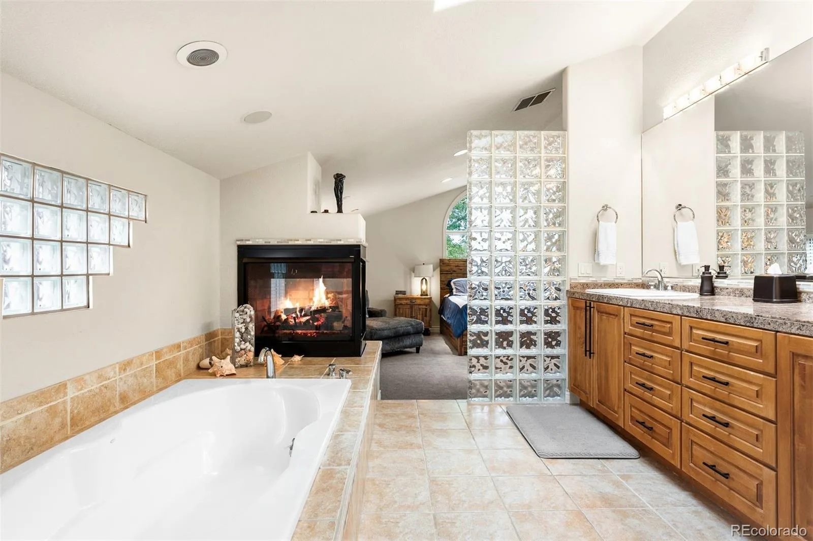960 S High Street Denver CO 80209 | MLS #REC8075209 09222026084037 1600 17