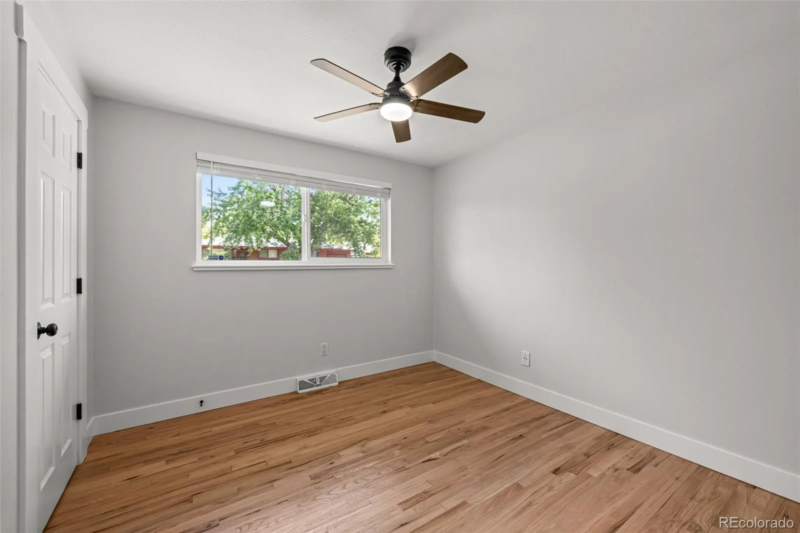 5475 S Lakeview Street Littleton CO 80120 | MLS #REC8083415 08212026144925 1600 22