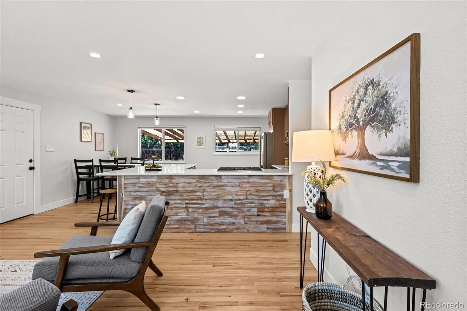 5475 S Lakeview Street Littleton CO 80120 | MLS #REC8083415 08212026144925 1600 4