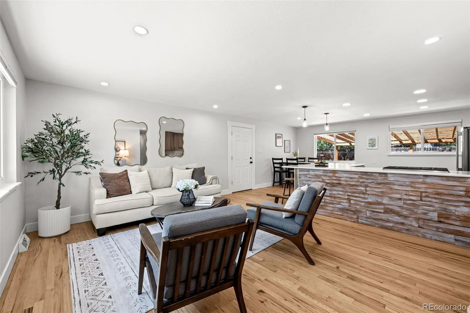 5475 S Lakeview Street Littleton CO 80120 | MLS #REC8083415 08212026144925 1600 5